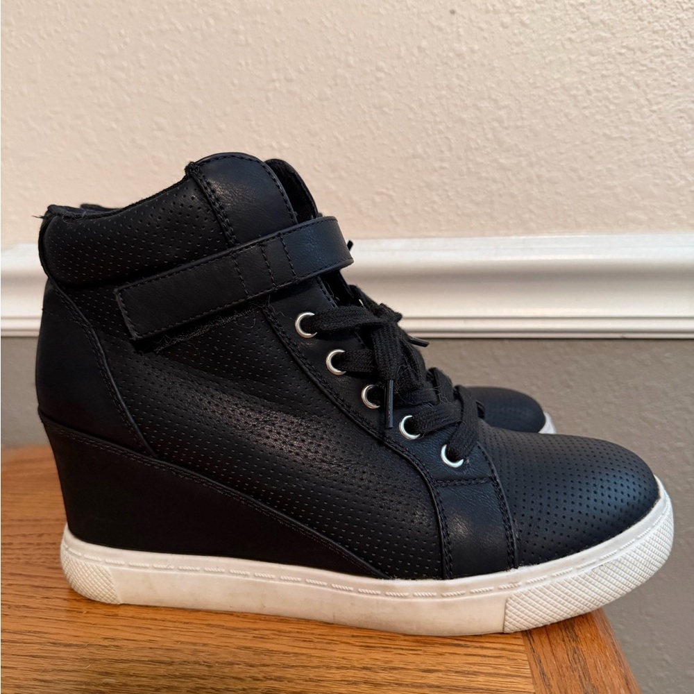 Athlefit Women's Black Wedge Sneakers
